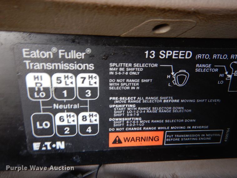 image for item GV9093 2005 International 9900i  semi truck