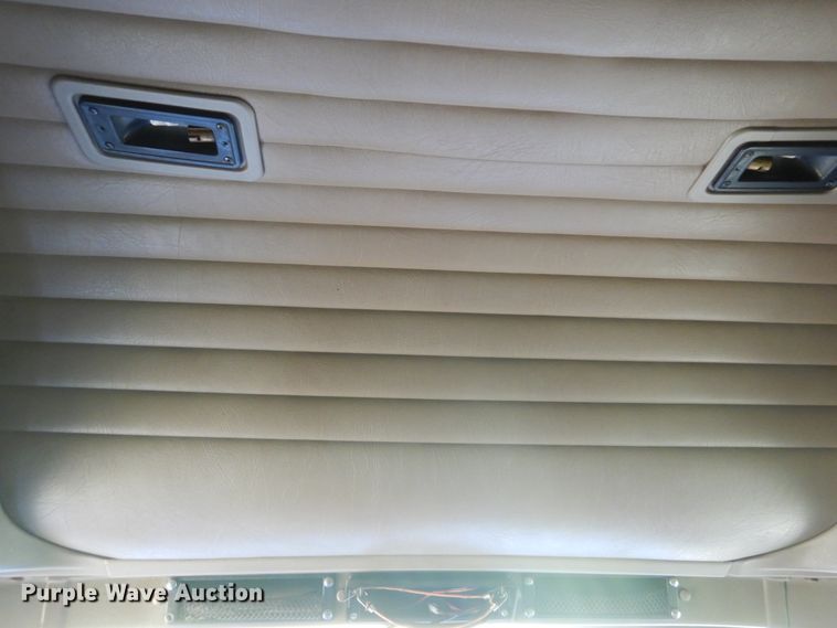 image for item GV9093 2005 International 9900i  semi truck