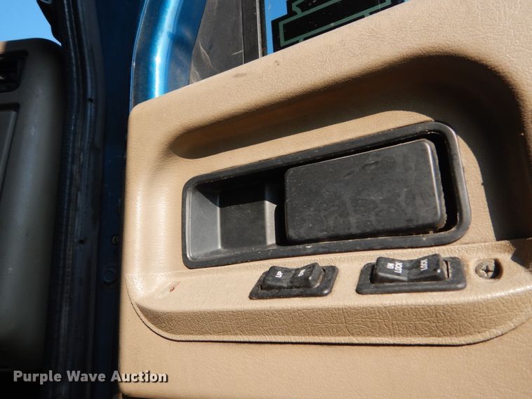 image for item GV9093 2005 International 9900i  semi truck