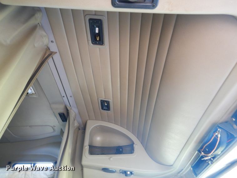 image for item GV9093 2005 International 9900i  semi truck