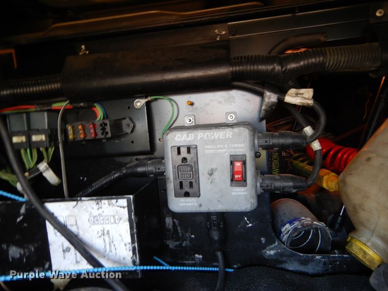 image for item GV9093 2005 International 9900i  semi truck