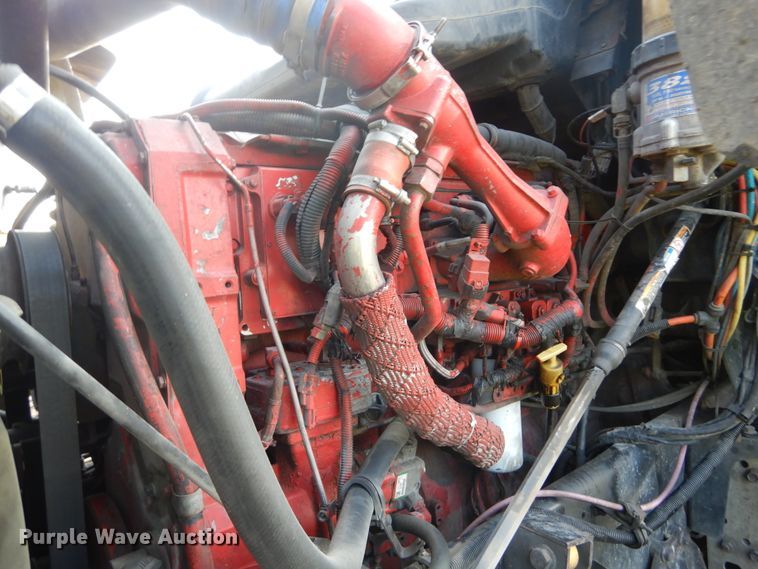 image for item GV9093 2005 International 9900i  semi truck