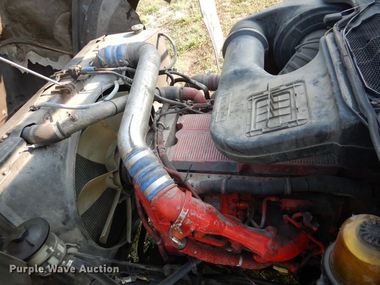 image for item GV9093 2005 International 9900i  semi truck