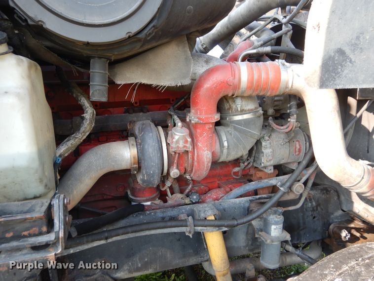 image for item GV9093 2005 International 9900i  semi truck