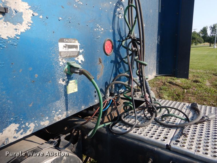 image for item GV9093 2005 International 9900i  semi truck