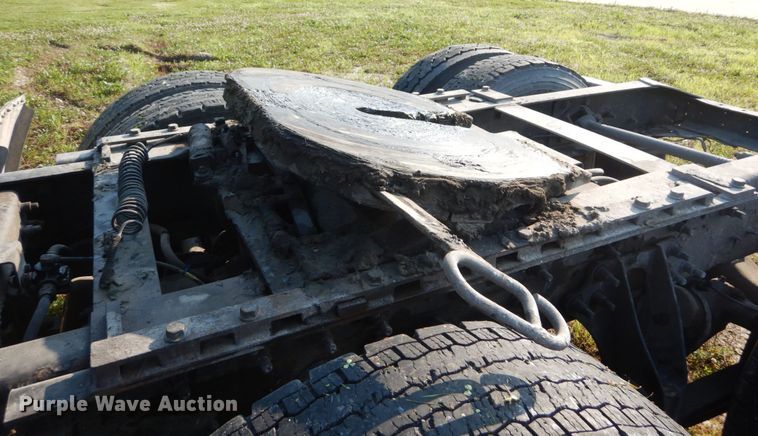 image for item GV9093 2005 International 9900i  semi truck