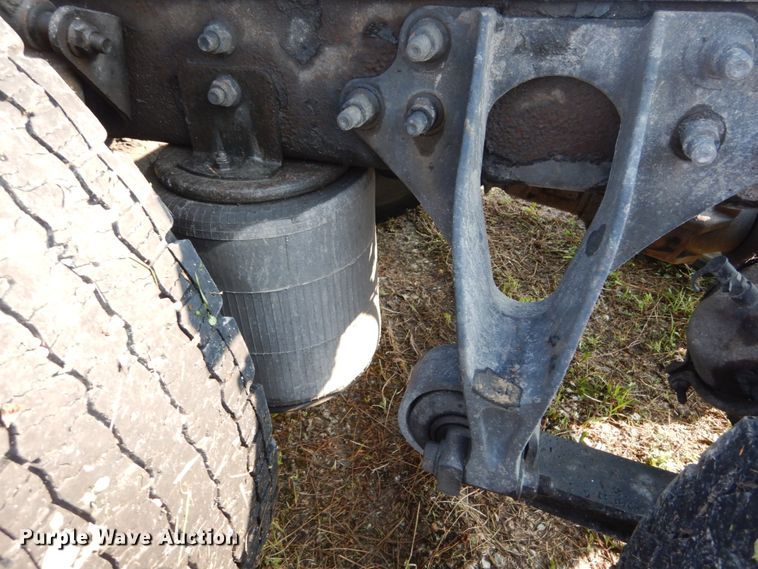 image for item GV9093 2005 International 9900i  semi truck