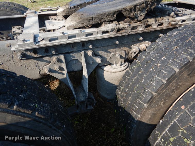 image for item GV9093 2005 International 9900i  semi truck