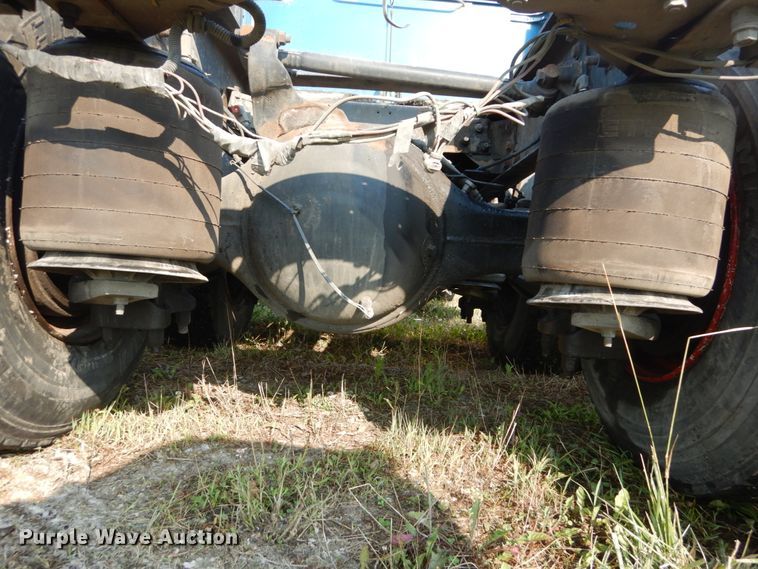 image for item GV9093 2005 International 9900i  semi truck