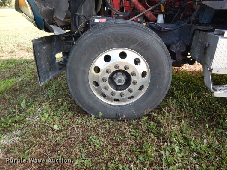 image for item GV9093 2005 International 9900i  semi truck