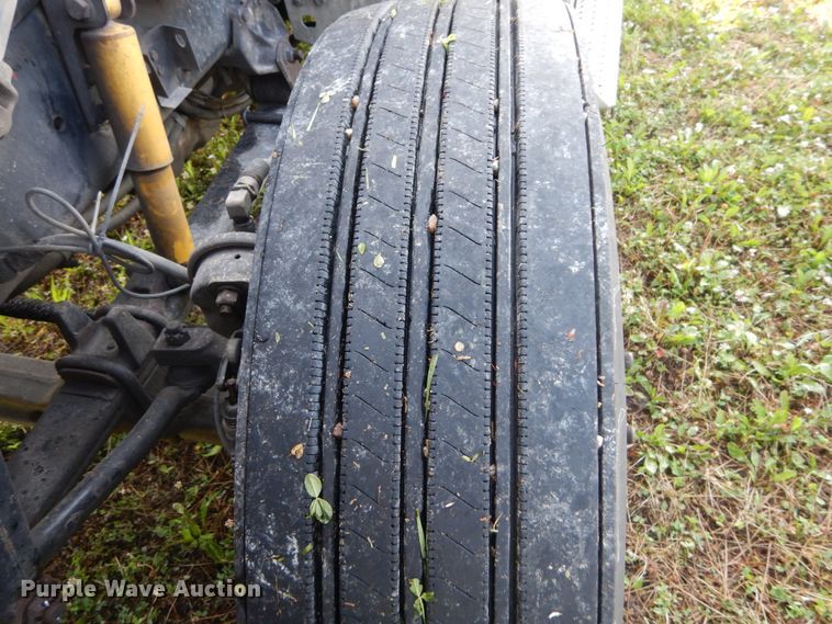 image for item GV9093 2005 International 9900i  semi truck