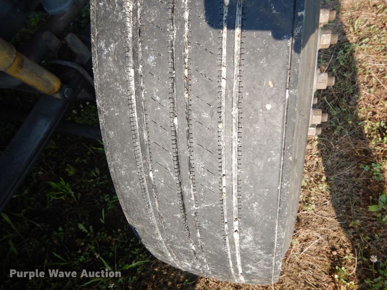 image for item GV9093 2005 International 9900i  semi truck