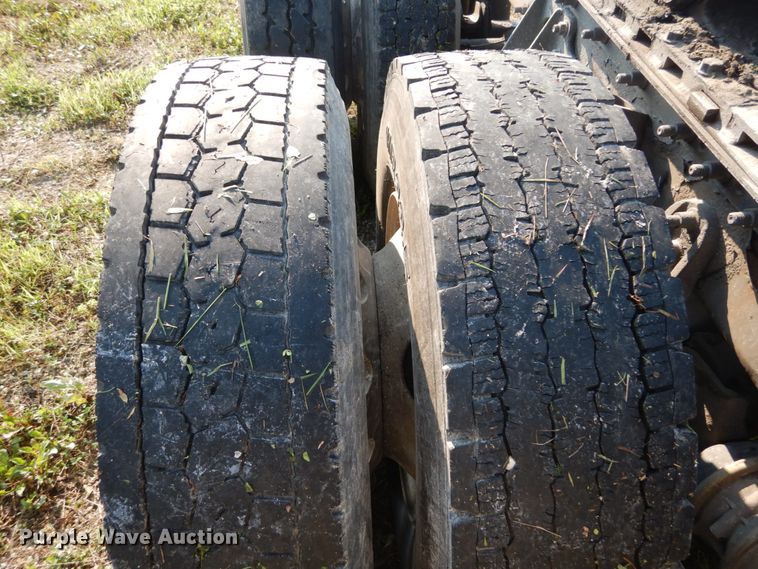 image for item GV9093 2005 International 9900i  semi truck