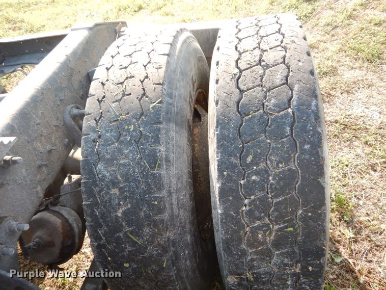 image for item GV9093 2005 International 9900i  semi truck