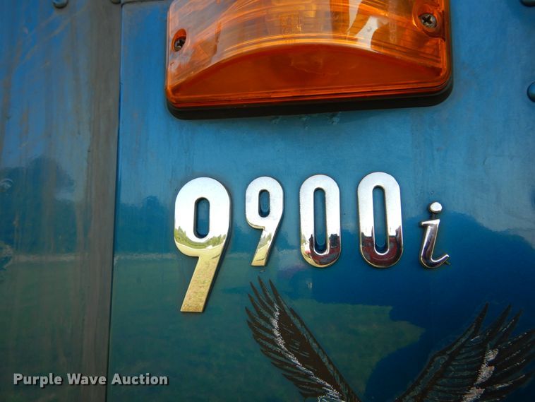image for item GV9093 2005 International 9900i  semi truck