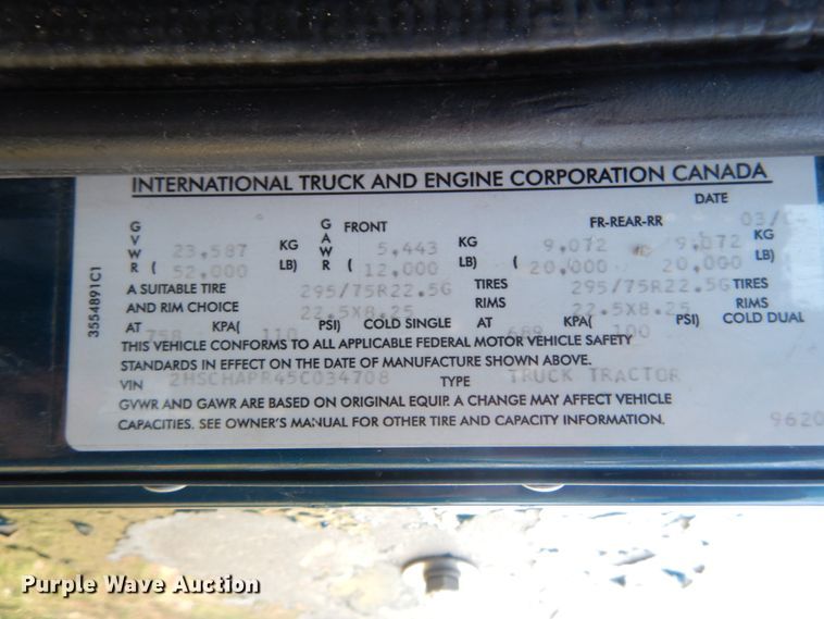 image for item GV9093 2005 International 9900i  semi truck