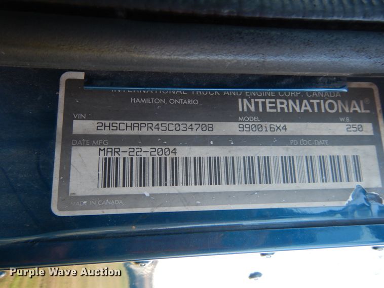 image for item GV9093 2005 International 9900i  semi truck