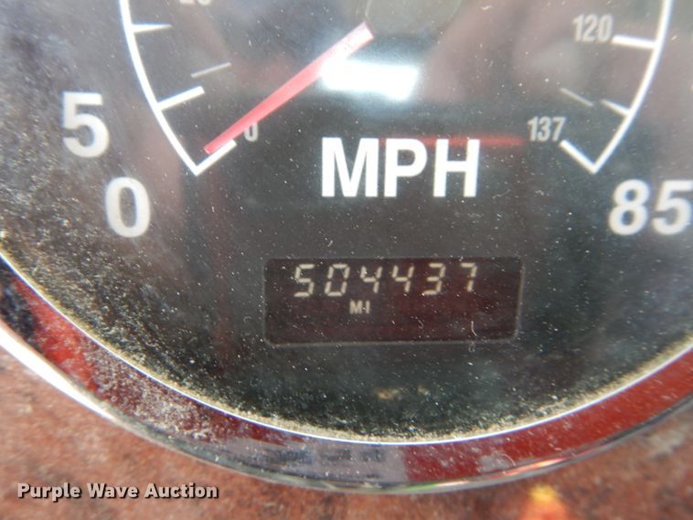 image for item GV9095 2002 International 9400i  semi truck