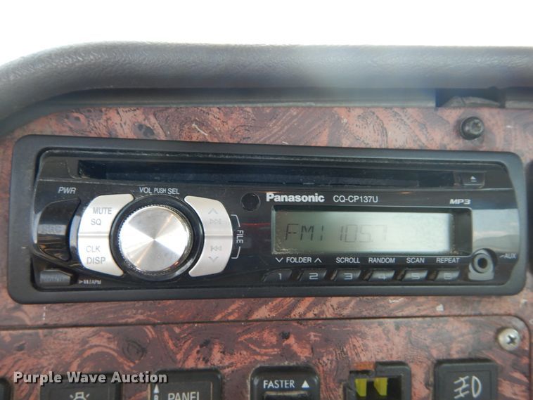 image for item GV9095 2002 International 9400i  semi truck