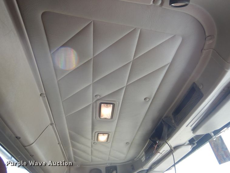 image for item GV9095 2002 International 9400i  semi truck