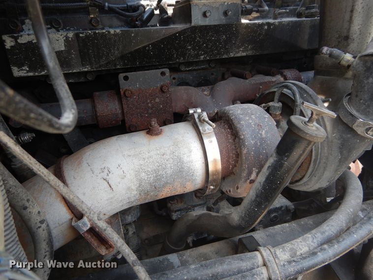 image for item GV9095 2002 International 9400i  semi truck