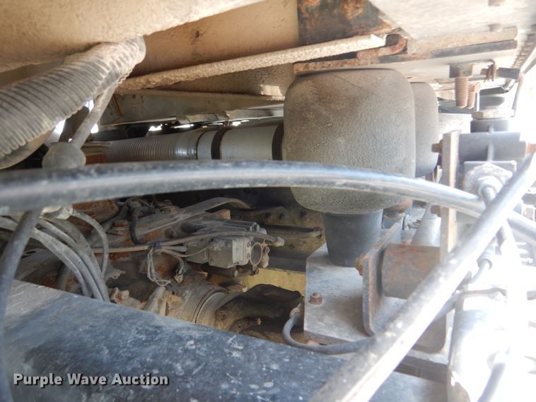 image for item GV9095 2002 International 9400i  semi truck