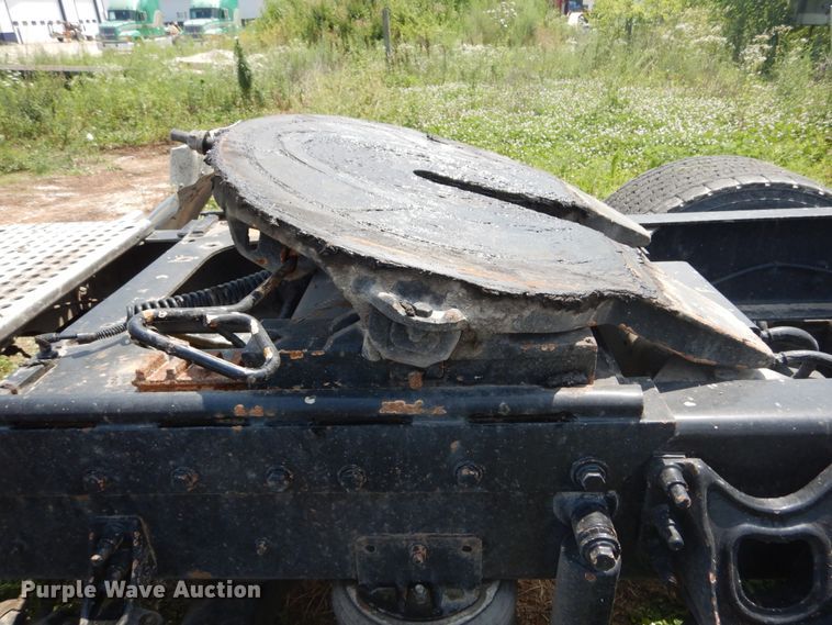 image for item GV9095 2002 International 9400i  semi truck