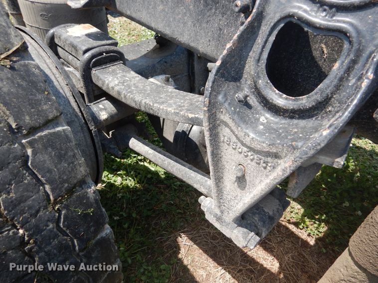 image for item GV9095 2002 International 9400i  semi truck