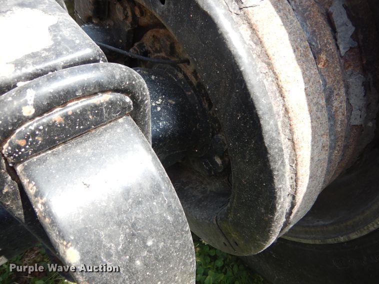 image for item GV9095 2002 International 9400i  semi truck