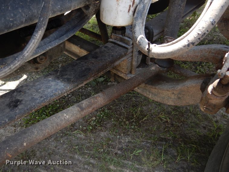 image for item GV9095 2002 International 9400i  semi truck