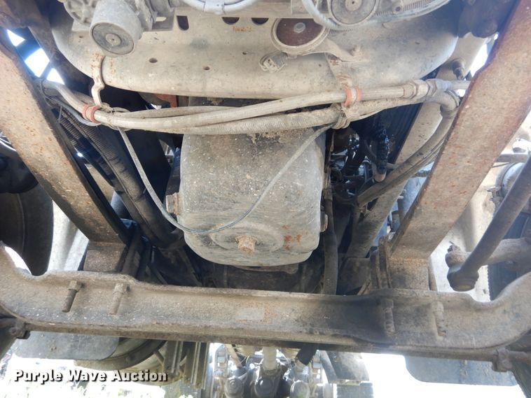 image for item GV9095 2002 International 9400i  semi truck