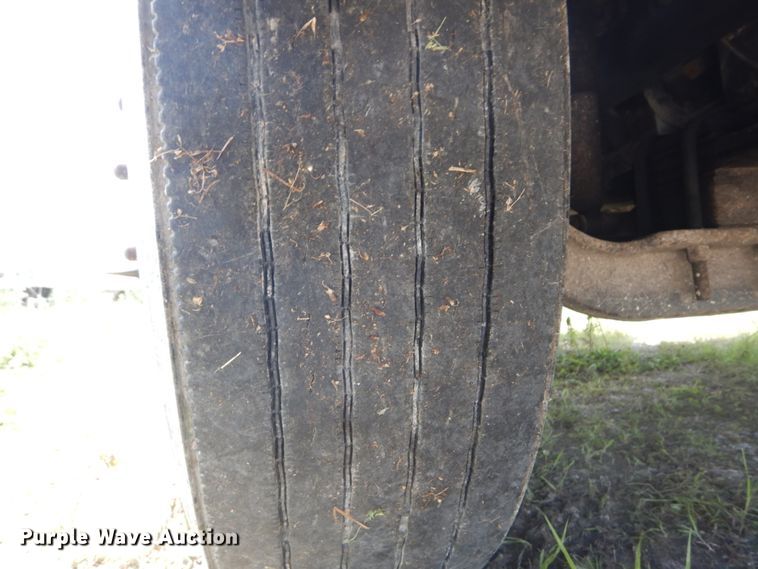 image for item GV9095 2002 International 9400i  semi truck