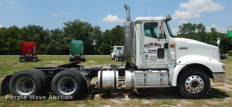 image for item GV9096 2001 International 9400i  semi truck