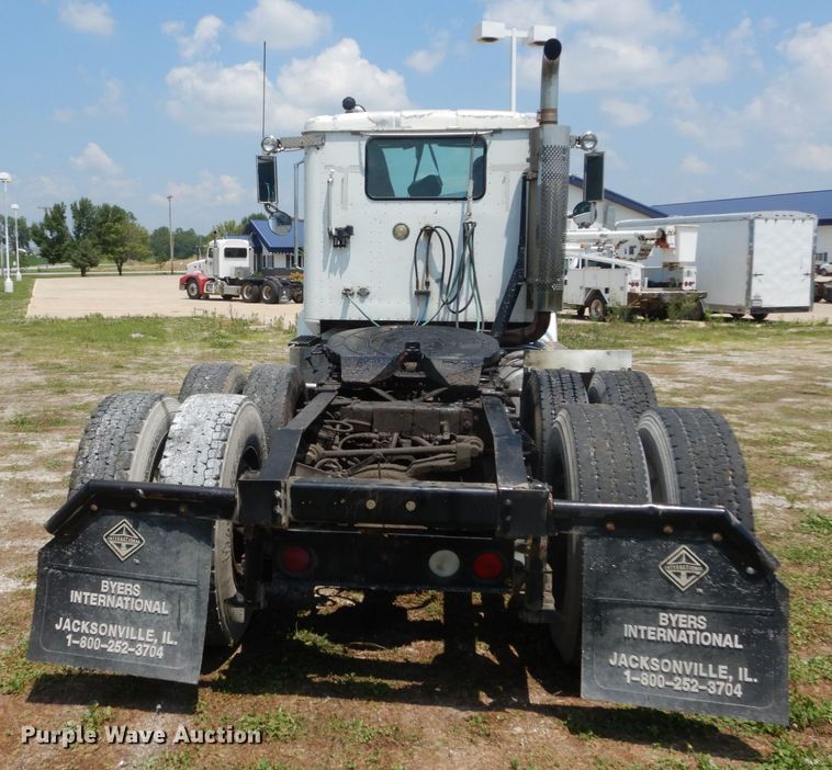 image for item GV9096 2001 International 9400i  semi truck