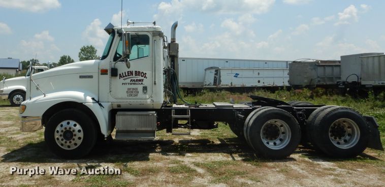 image for item GV9096 2001 International 9400i  semi truck