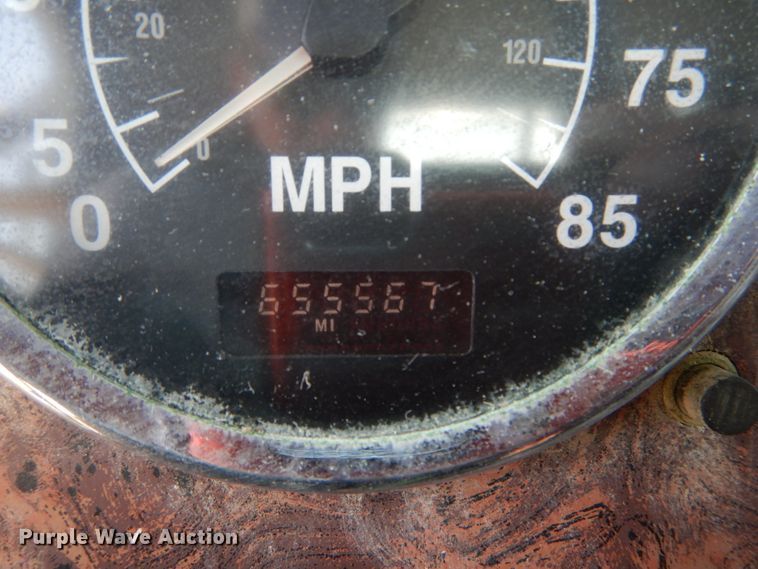 image for item GV9096 2001 International 9400i  semi truck