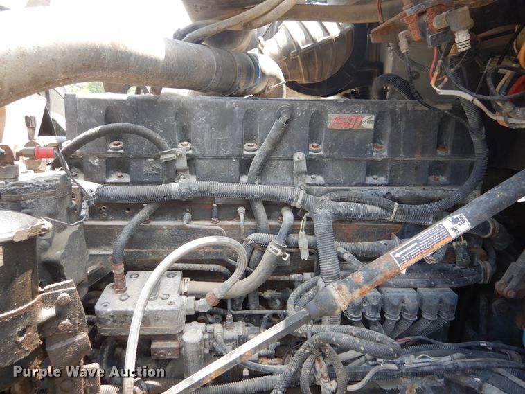 image for item GV9096 2001 International 9400i  semi truck