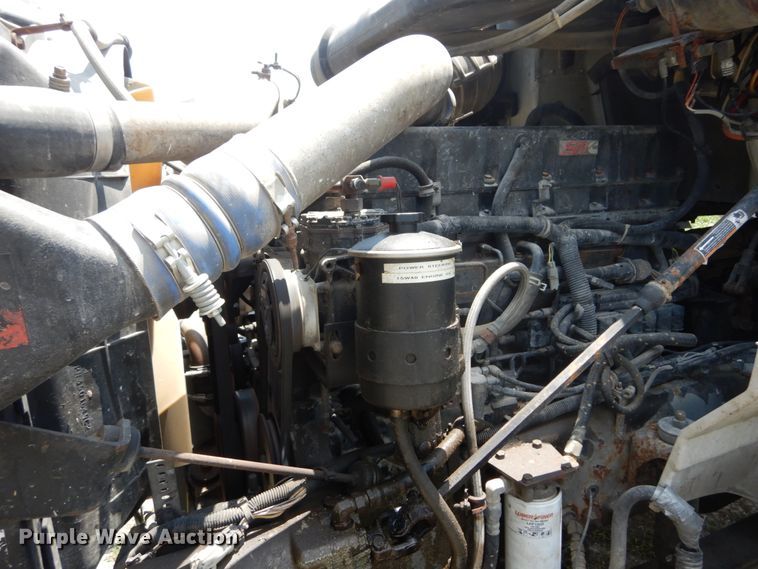 image for item GV9096 2001 International 9400i  semi truck