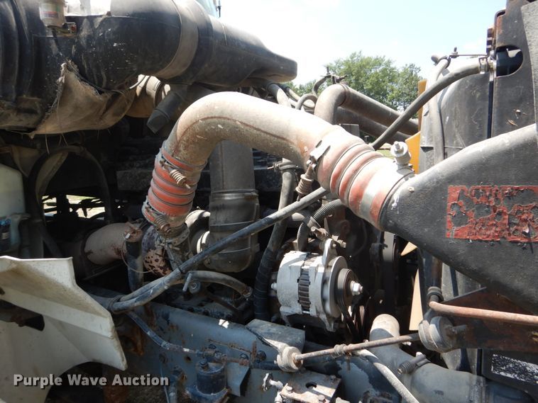 image for item GV9096 2001 International 9400i  semi truck