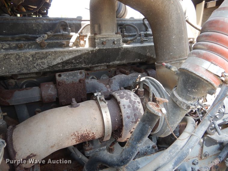 image for item GV9096 2001 International 9400i  semi truck