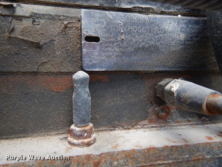 image for item GV9096 2001 International 9400i  semi truck