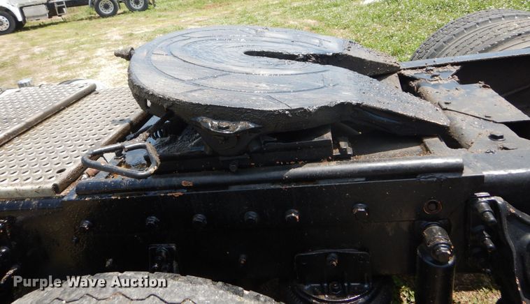 image for item GV9096 2001 International 9400i  semi truck