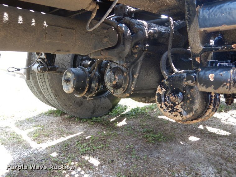 image for item GV9096 2001 International 9400i  semi truck