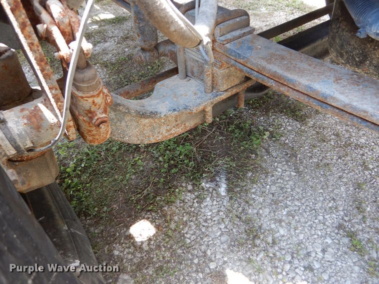 image for item GV9096 2001 International 9400i  semi truck