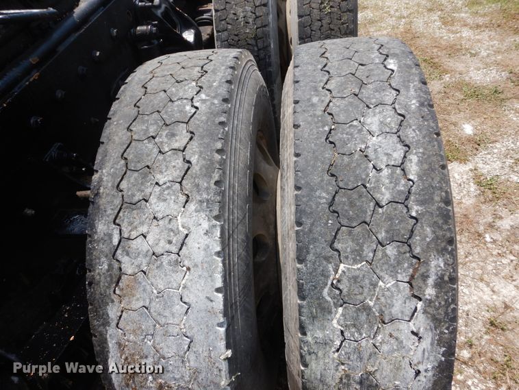 image for item GV9096 2001 International 9400i  semi truck