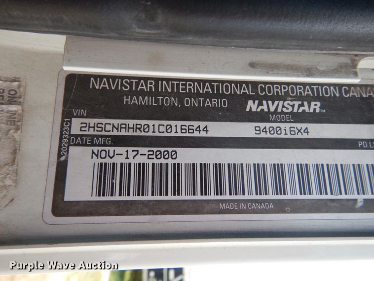 image for item GV9096 2001 International 9400i  semi truck