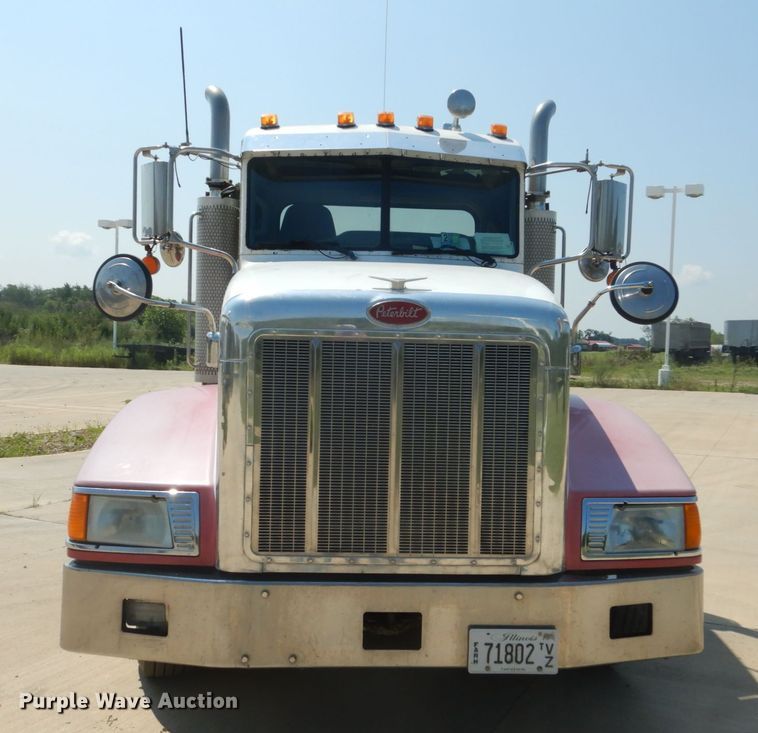 image for item GV9098 2006 Peterbilt 385  semi truck