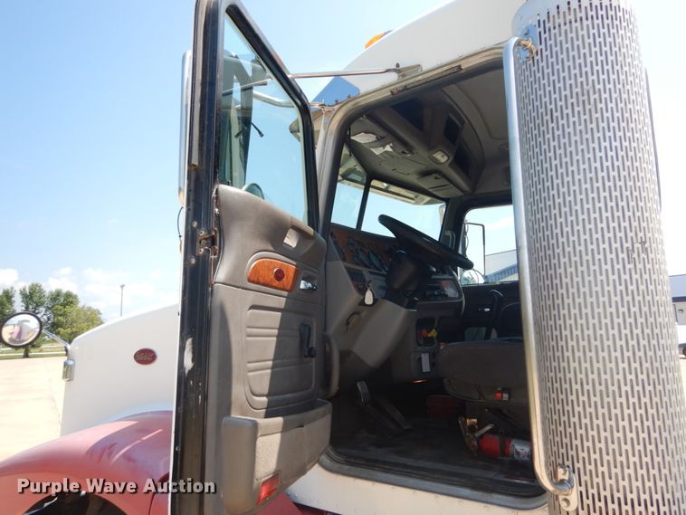 image for item GV9098 2006 Peterbilt 385  semi truck