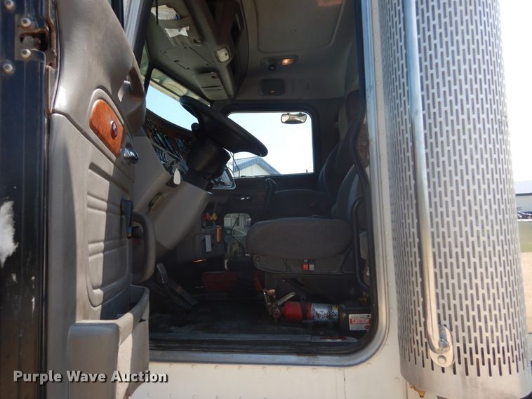 image for item GV9098 2006 Peterbilt 385  semi truck