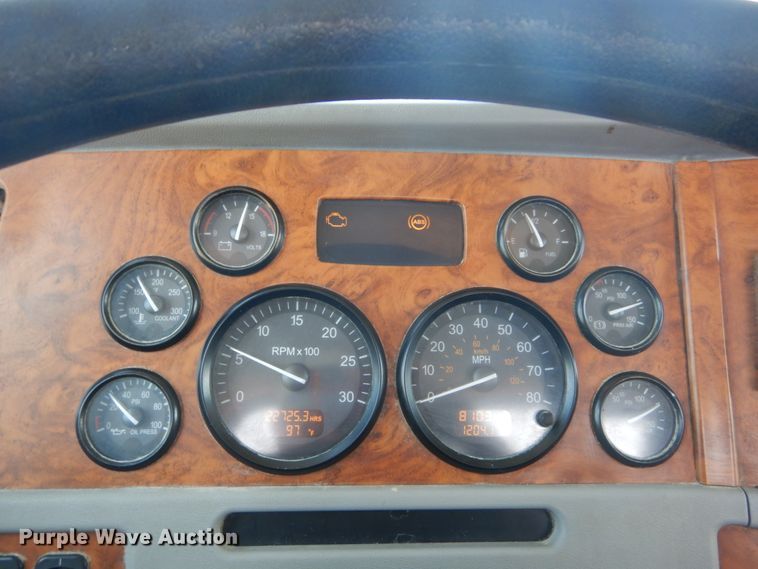 image for item GV9098 2006 Peterbilt 385  semi truck